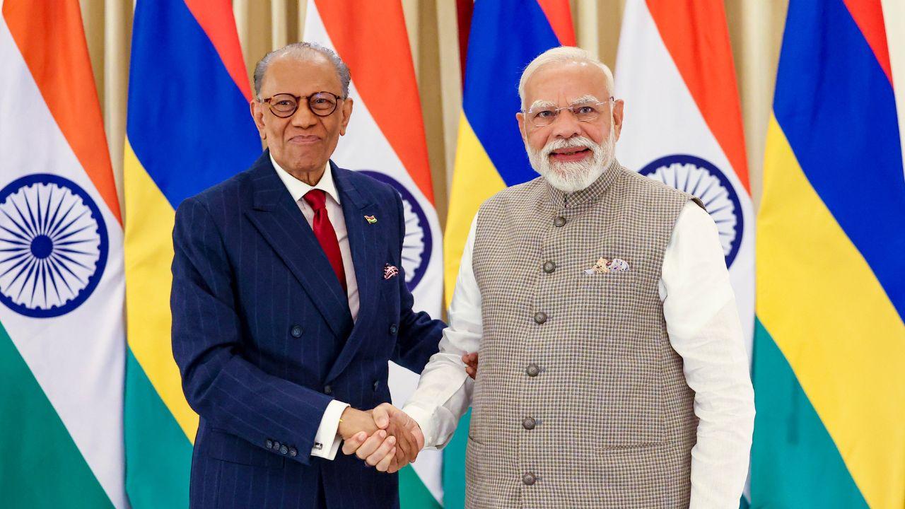 Side Profile of Prime Minister Narendra Modi with his Mauritius counterpart Navinchandra Ramgoolam in Varanasi.